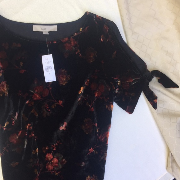 LOFT Red & Black Floral Velvet Dress.18126 - Picture 4 of 4